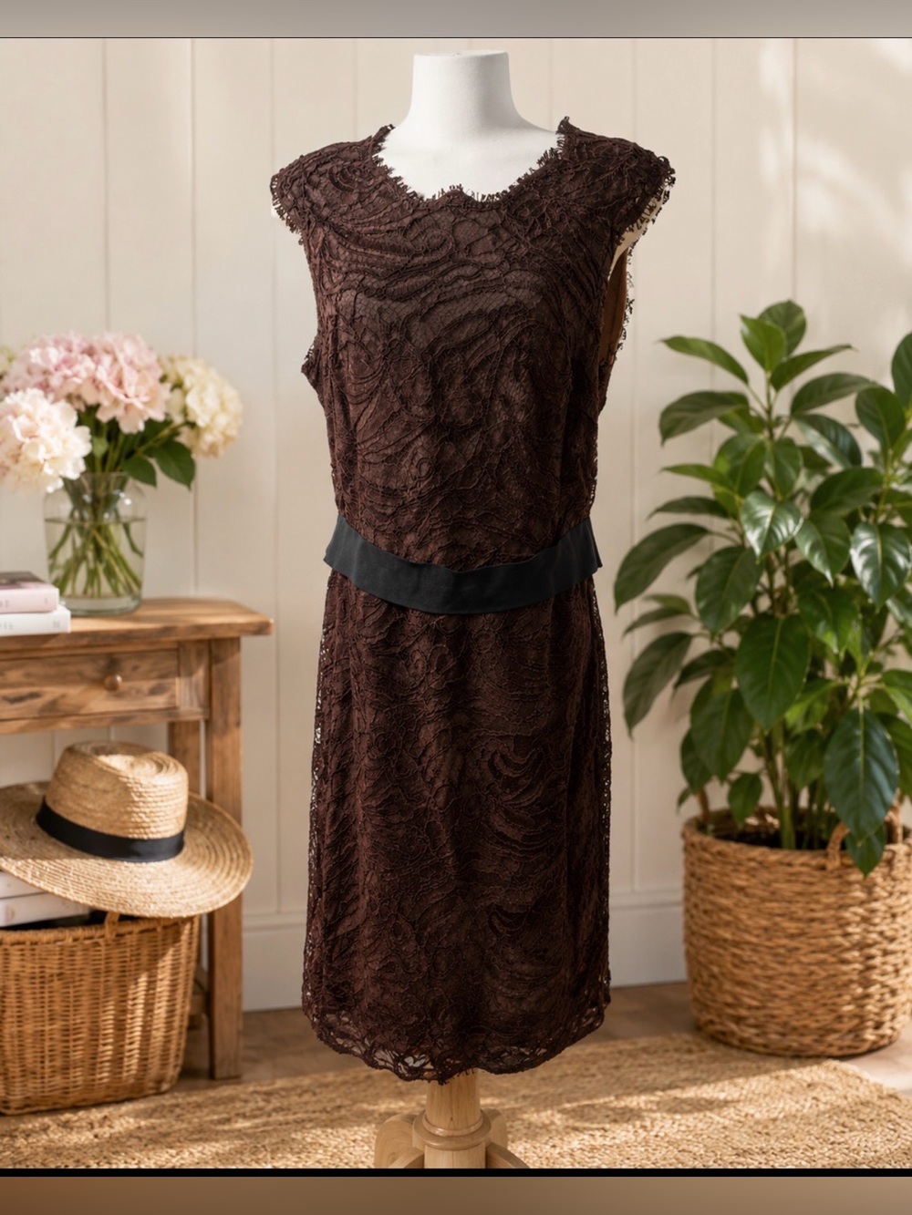 Emilio Pucci Brown lace knee length sleeveless Dress size 8 made in Italy